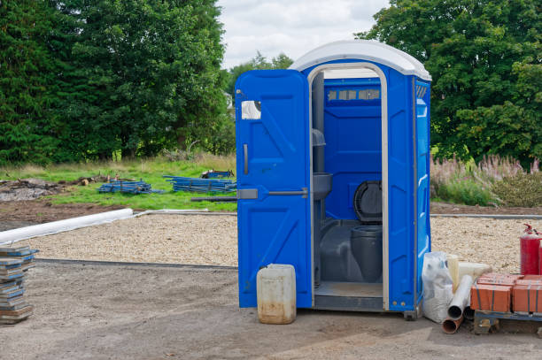 Best Portable Restroom Setup and Delivery  in Lakewood Clu, MI